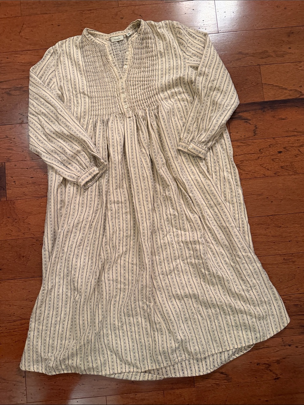 Vintage L.L. Bean dobby flannel Pintuck nightgown-Large Petite